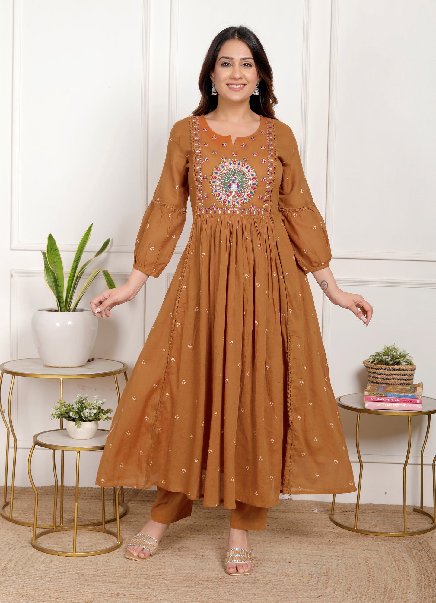 RANG-e-MEHFIL SUIT SET (Rang-e-Mehfil is your perfect companion)