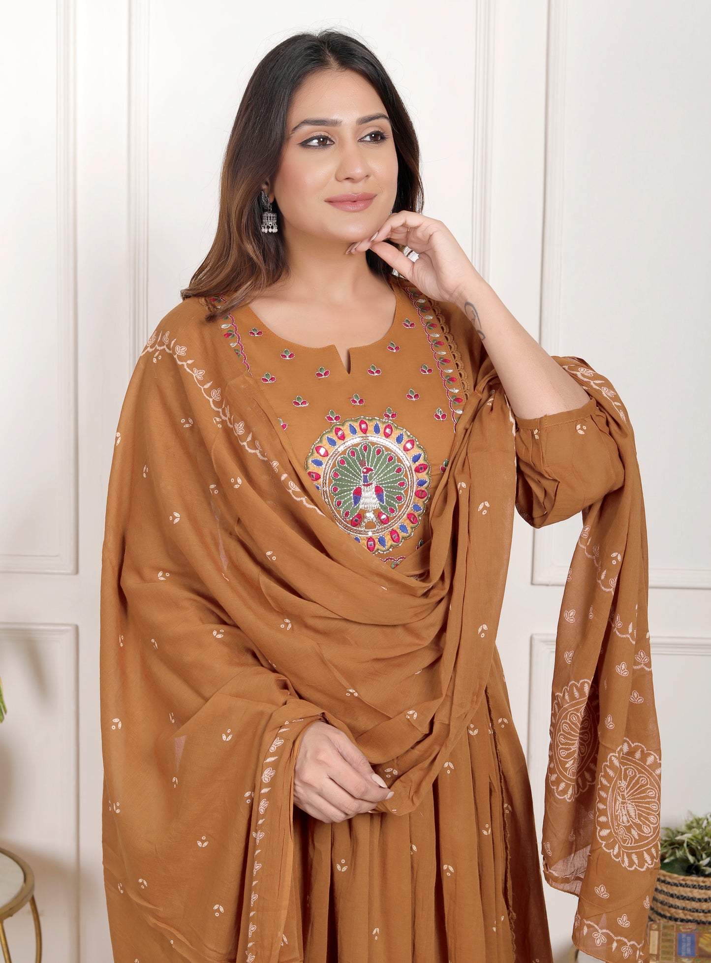 RANG-e-MEHFIL SUIT SET (Rang-e-Mehfil is your perfect companion)