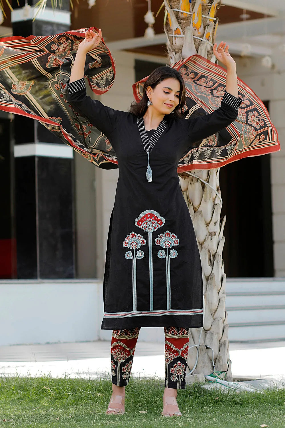 Ambrue Syaahi Gulnaar Suit Set