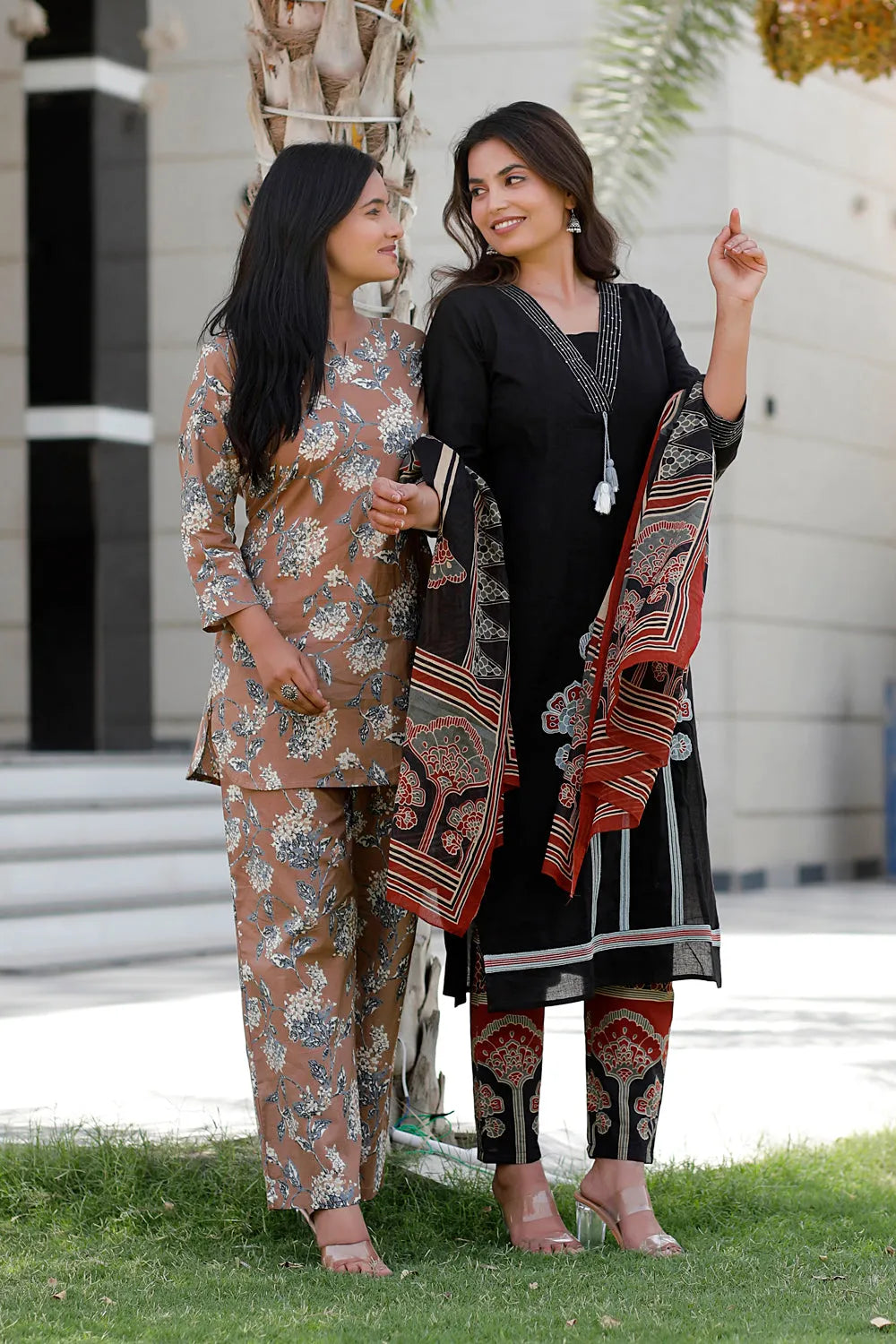 Ambrue Syaahi Gulnaar Suit Set
