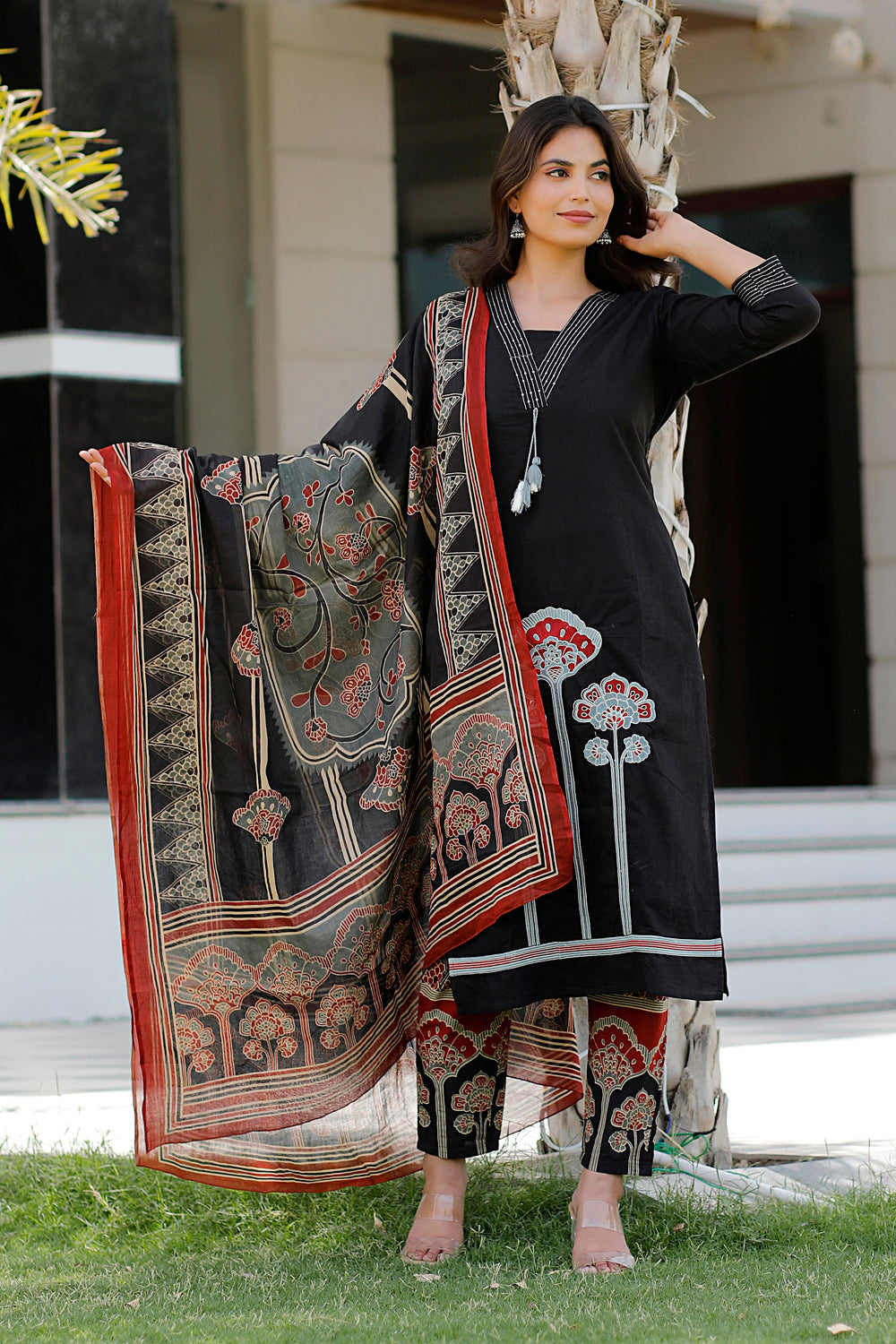 Ambrue Syaahi Gulnaar Suit Set