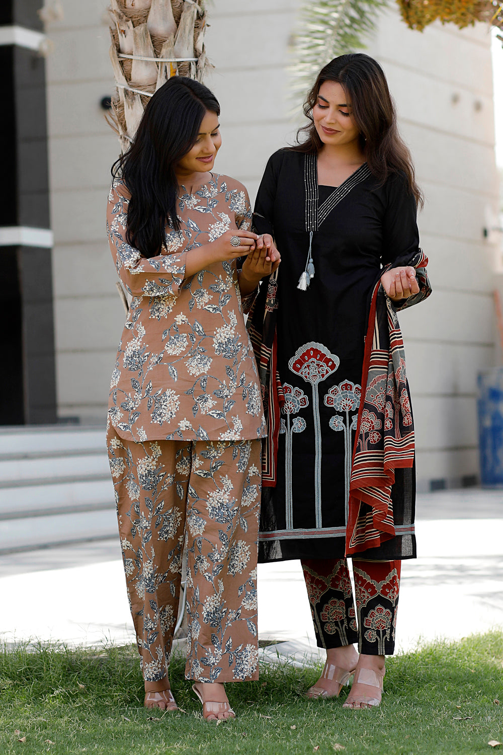 Ambrue Syaahi Gulnaar Suit Set